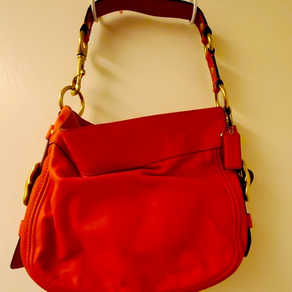 Coach vintage leather in tangerine 🍊 color, great 👍 condition